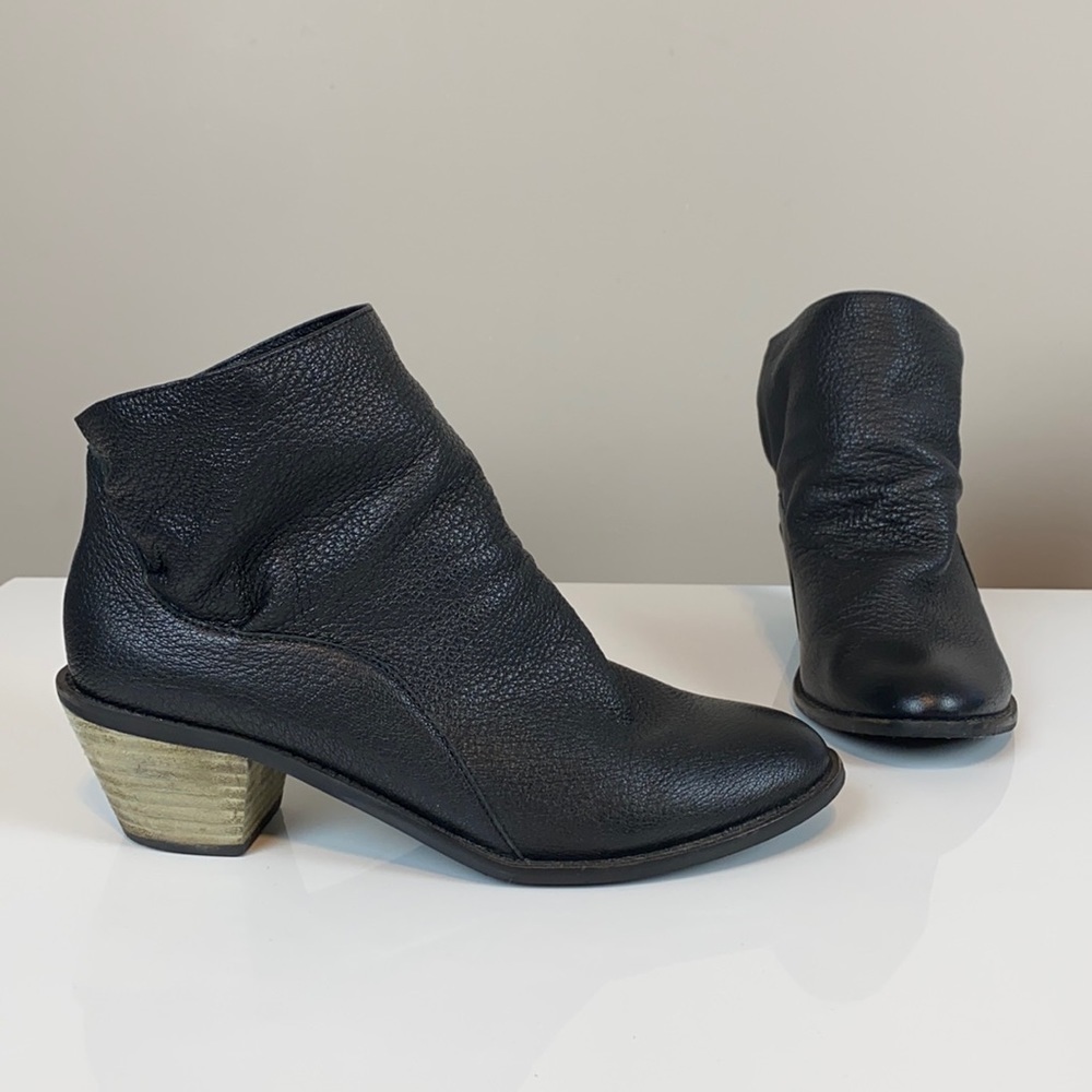 Kelsi Dagger Black Korben Soft Pebble Leather Ankle Booties Size 9.5